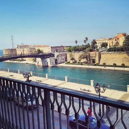 Castello Aragonese Suites Taranto Exteriör bild