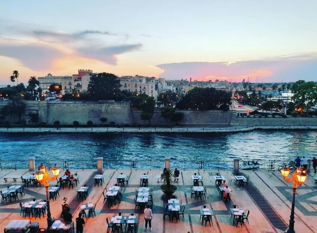 Castello Aragonese Suites Taranto Exteriör bild